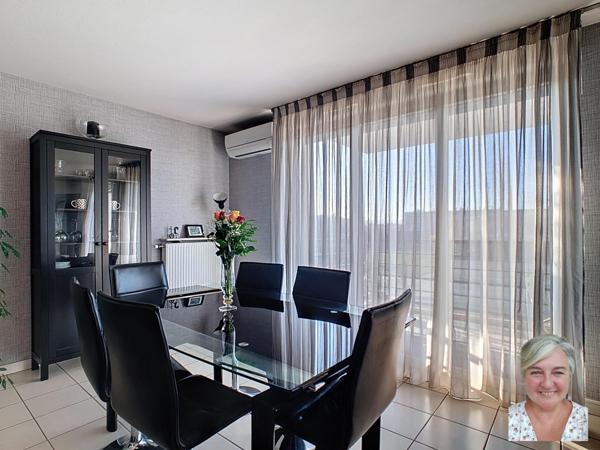 En parfait état, avec grand balcon à vivre