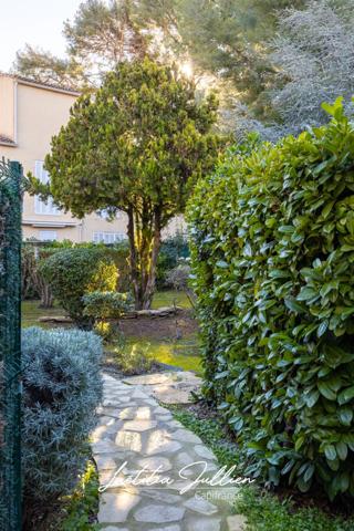 EXCLUSIVITÉ – Appartement T1 rénové avec terrasse et parking – Très au calme, à 5min à pied de la plage – Secteur Carré d’Or des Lecques