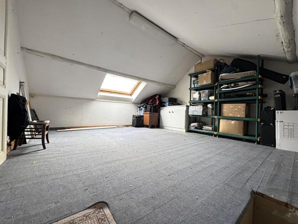 Maison, jardin, 3 garages et 1 dépendance - Bétheny