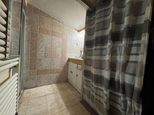 Maison, jardin, 3 garages et 1 dépendance - Bétheny