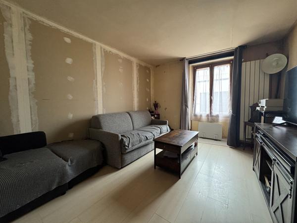 Maison, jardin, 3 garages et 1 dépendance - Bétheny