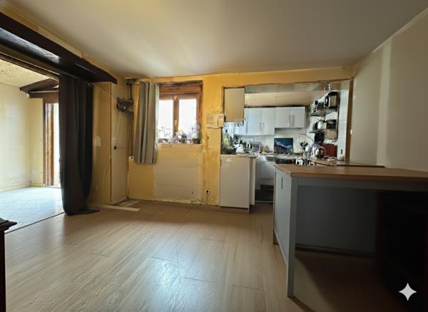 Maison, jardin, 3 garages et 1 dépendance - Bétheny