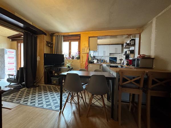 Maison, jardin, 3 garages et 1 dépendance - Bétheny