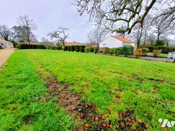 TERRAIN A BATIR - NON VIABILISE- LIBRE DE CONSTRUCTEUR