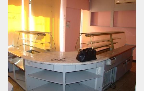 Vente Local commercial ancienne pätisserie - annexes et log à rafraîchir Le donjon   