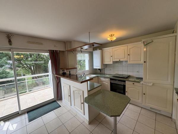 Appartement de Type 4 sur un niveau avec 2 chambres et grand séjour avec balcon 