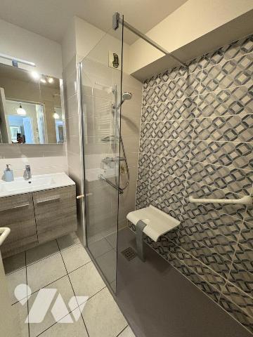 Appartement de Type 4 sur un niveau avec 2 chambres et grand séjour avec balcon 