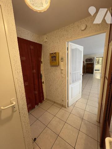 Appartement de Type 4 sur un niveau avec 2 chambres et grand séjour avec balcon 