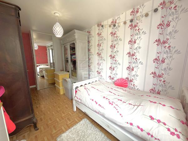 Maison familiale de plain-pied avec 5 chambres à Mormant