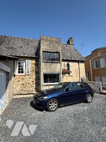 A AGNEAUX - MAISON MITOYENNE D'UN COTE, A RENOVER - PROCHE DE TOUTES COMMODITES