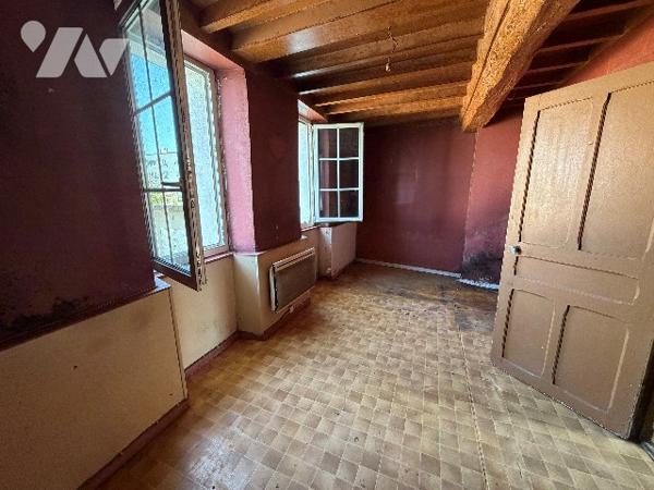 A AGNEAUX - MAISON MITOYENNE D'UN COTE, A RENOVER - PROCHE DE TOUTES COMMODITES