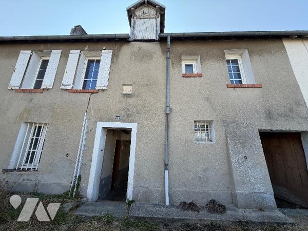 A AGNEAUX - MAISON MITOYENNE D'UN COTE, A RENOVER - PROCHE DE TOUTES COMMODITES
