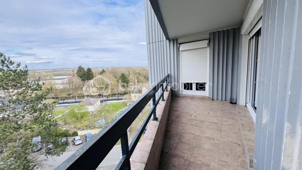 Découvrez cet appartement idéal investisseurs ou famille nombreuse de 97 m²

Il se situe au 6èm étage pour une superbe luminosité.

Dès l'ouverture de la porte vous y trouverez un vaste couloir d'entrée desservant : 

. Un séjour donnant sur un beau balcon
. Une cuisine
. Un WC
. Un SDB
. 4 chambres

Fenêtres PCV double vitrage
Volets roulant PVC

Libre de toute occupation.

Ce type d'appartement se loue approximativement 730 euros 

Charge mensuelle de copro d'environ 275 euros comprenant l'eau , entretien des communs et autres.

PAS DE PROCEDURE EN COURS.