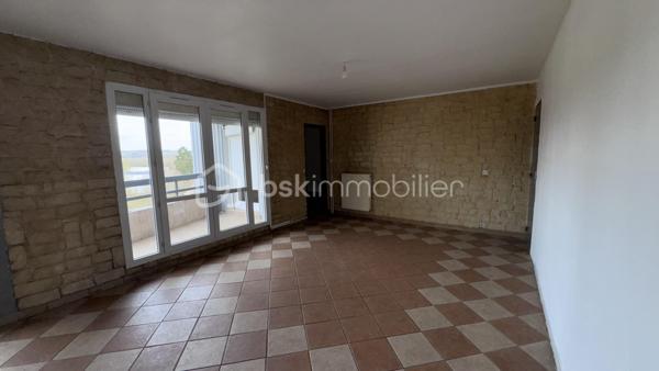 Découvrez cet appartement idéal investisseurs ou famille nombreuse de 97 m²

Il se situe au 6èm étage pour une superbe luminosité.

Dès l'ouverture de la porte vous y trouverez un vaste couloir d'entrée desservant : 

. Un séjour donnant sur un beau balcon
. Une cuisine
. Un WC
. Un SDB
. 4 chambres

Fenêtres PCV double vitrage
Volets roulant PVC

Libre de toute occupation.

Ce type d'appartement se loue approximativement 730 euros 

Charge mensuelle de copro d'environ 275 euros comprenant l'eau , entretien des communs et autres.

PAS DE PROCEDURE EN COURS.