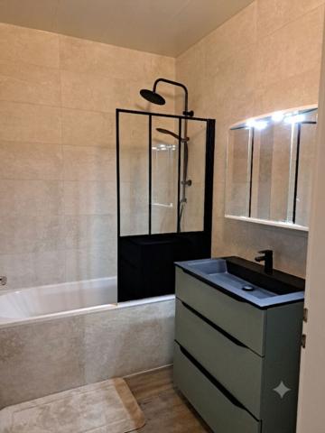 THIONVILLE - QUARTIER ST FRANCOIS - TRES BEAU F4 - CUIS EQUIPEE - CAVE - GARAGE