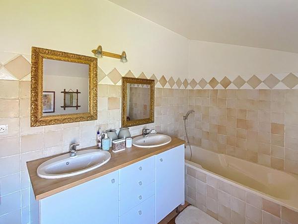 Exclus : maison 4 ch. dans une rue peu passante