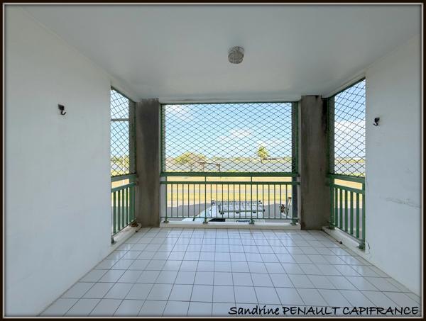 A VENDRE A KOUROU (GUYANE FRANCAISE) UN BEL APPARTEMENT T4 de 77 m² EN RESIDENCE - AU PRIX DE 170 000 €.