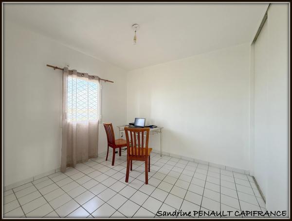 A VENDRE A KOUROU (GUYANE FRANCAISE) UN BEL APPARTEMENT T4 de 77 m² EN RESIDENCE - AU PRIX DE 170 000 €.