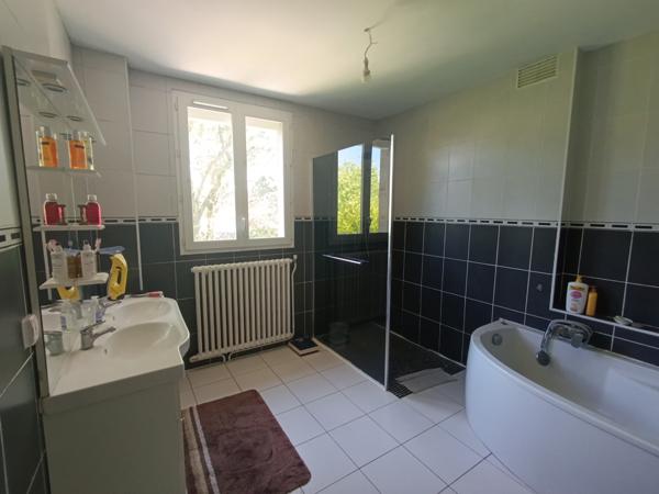 Grande maison familiale, 6 chambres et terrain