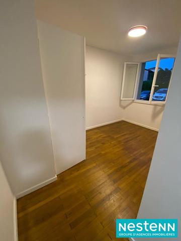 Appartement Vaulx En Velin 3 pièce(s) au sein d'une copropriété arborée avec une cave et grand parking collectif