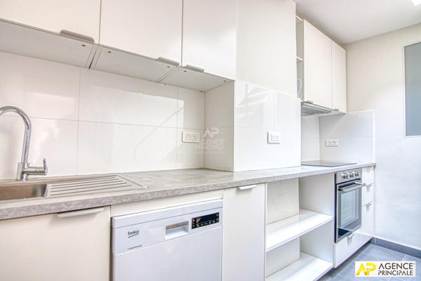 Versailles Notre-Dame Appartement duplex 3 pièces 62 m² au sol (42m² carrez) situé au 1er et dernier étage avec cave €415 000 ** - Référence 27304