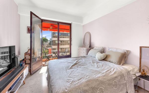 Appartement à vendre    3 pièces • 69 m2 Saint-Laurent-du-Var