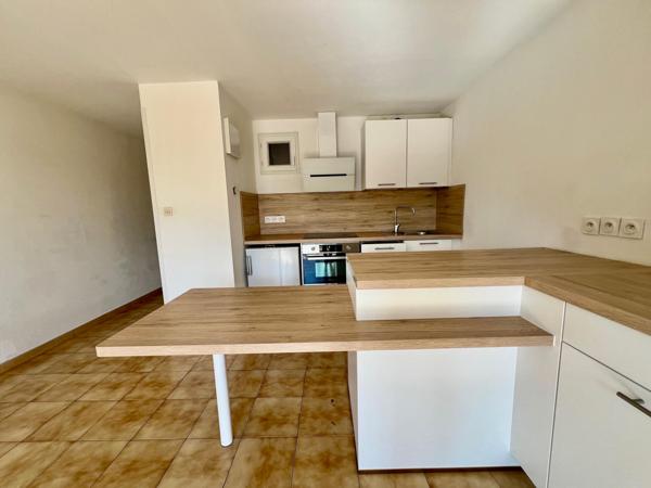 Appartement de type loft, 50 m2(secteur Quai de Hanovre, Place de Belgique)