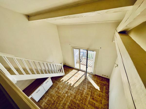 Appartement de type loft, 50 m2(secteur Quai de Hanovre, Place de Belgique)