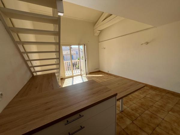 Appartement de type loft, 50 m2(secteur Quai de Hanovre, Place de Belgique)