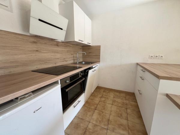 Appartement de type loft, 50 m2(secteur Quai de Hanovre, Place de Belgique)