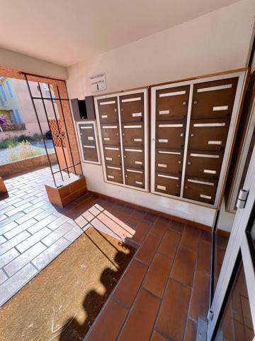 Appartement de type loft, 50 m2(secteur Quai de Hanovre, Place de Belgique)