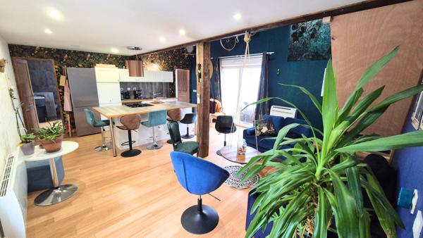 Bouée (44260) SAVENAY Proche, une maison d'habitation de 7 pièces principales sur 207 m² de terrain.