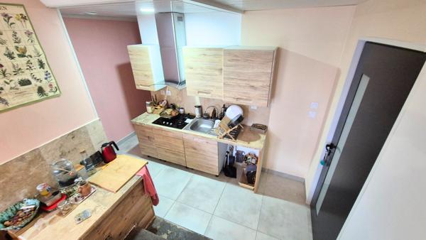 Bouée (44260) SAVENAY Proche, une maison d'habitation de 7 pièces principales sur 207 m² de terrain.