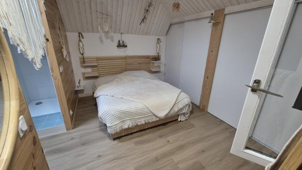 Bouée (44260) SAVENAY Proche, une maison d'habitation de 7 pièces principales sur 207 m² de terrain.