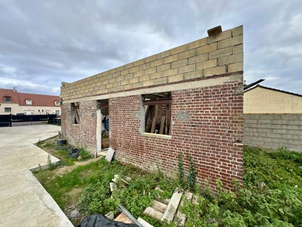 maison 100 m2 à rénover, avec permis purgé, terrain 174 m2