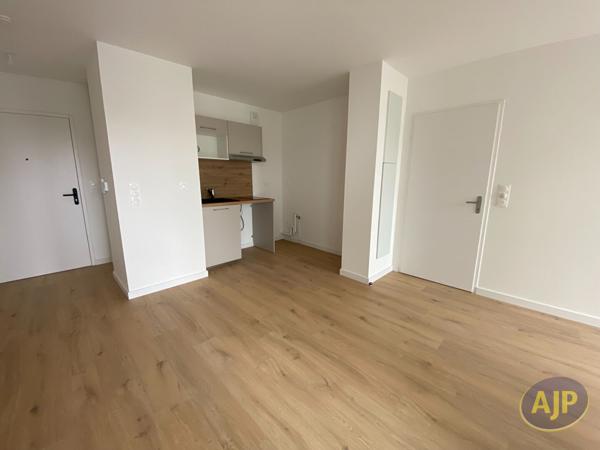 Appartement à louer Challans : 2 pièces, 39m² avec 1 chambre(s) à 640€ - AJP Immobilier Challans