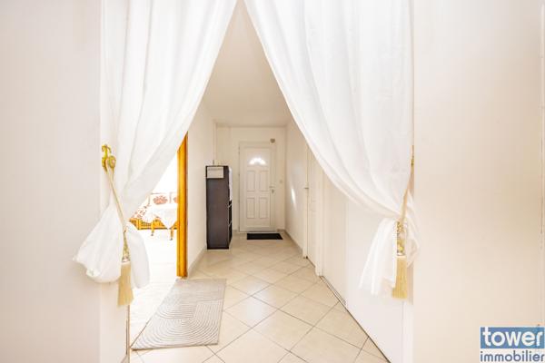 Maison 5 pièces de plain pied avec jardin.