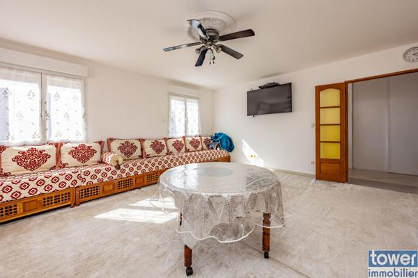 Maison 5 pièces de plain pied avec jardin.