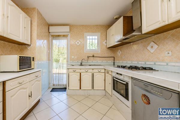 Maison 5 pièces de plain pied avec jardin.