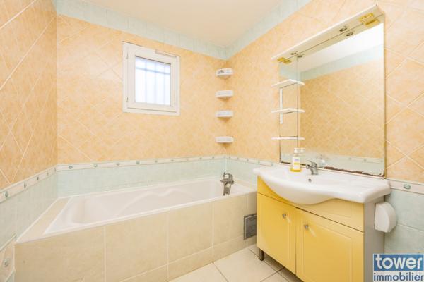 Maison 5 pièces de plain pied avec jardin.