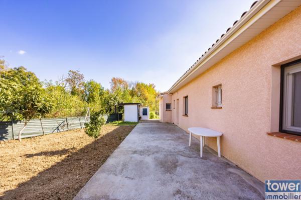 Maison 5 pièces de plain pied avec jardin.