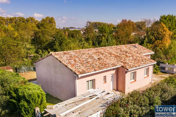 Maison 5 pièces de plain pied avec jardin.