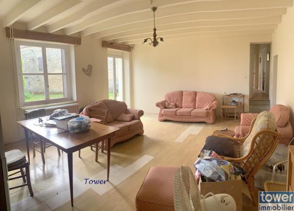 FONTAINE-CHALENDRAY 17510 - Ensemble de 2 maisons 8 pièces de 200 m² avec dépendances et terrain de 1300