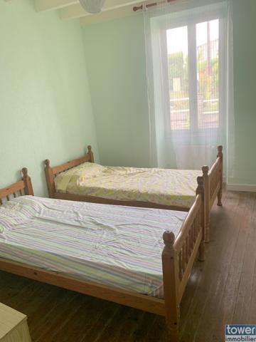 FONTAINE-CHALENDRAY 17510 - Ensemble de 2 maisons 8 pièces de 200 m² avec dépendances et terrain de 1300