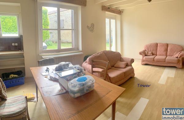 FONTAINE-CHALENDRAY 17510 - Ensemble de 2 maisons 8 pièces de 200 m² avec dépendances et terrain de 1300