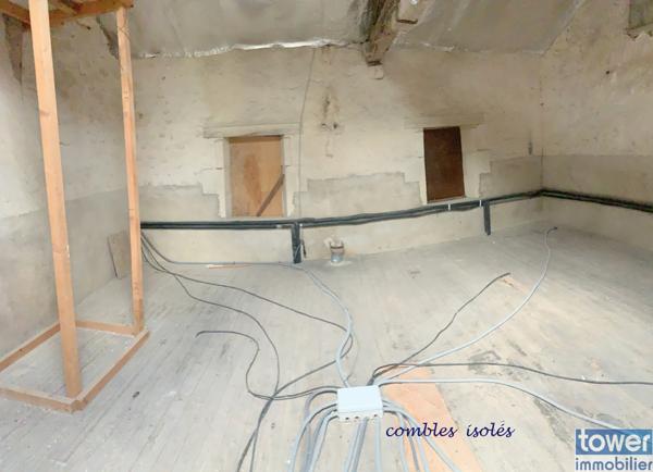 FONTAINE-CHALENDRAY 17510 - Ensemble de 2 maisons 8 pièces de 200 m² avec dépendances et terrain de 1300