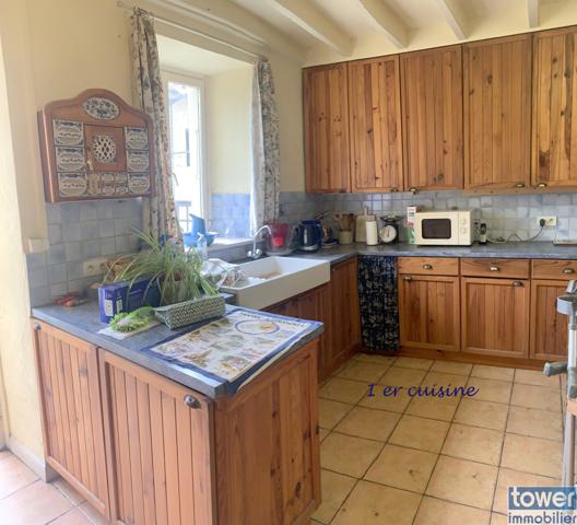 FONTAINE-CHALENDRAY 17510 - Ensemble de 2 maisons 8 pièces de 200 m² avec dépendances et terrain de 1300