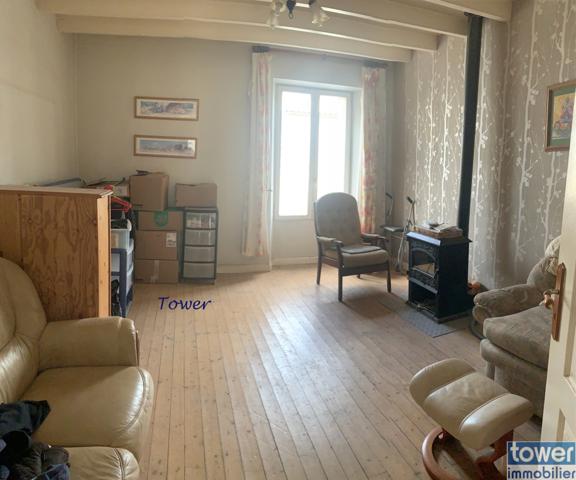 FONTAINE-CHALENDRAY 17510 - Ensemble de 2 maisons 8 pièces de 200 m² avec dépendances et terrain de 1300