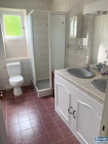 FONTAINE-CHALENDRAY 17510 - Ensemble de 2 maisons 8 pièces de 200 m² avec dépendances et terrain de 1300