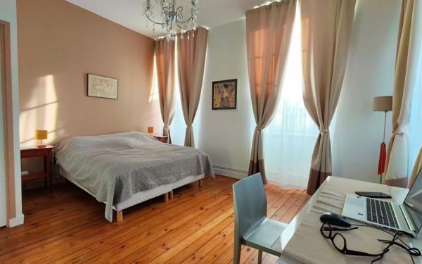 Appartement à vendre    4 pièces • 250 m2 La Rochelle